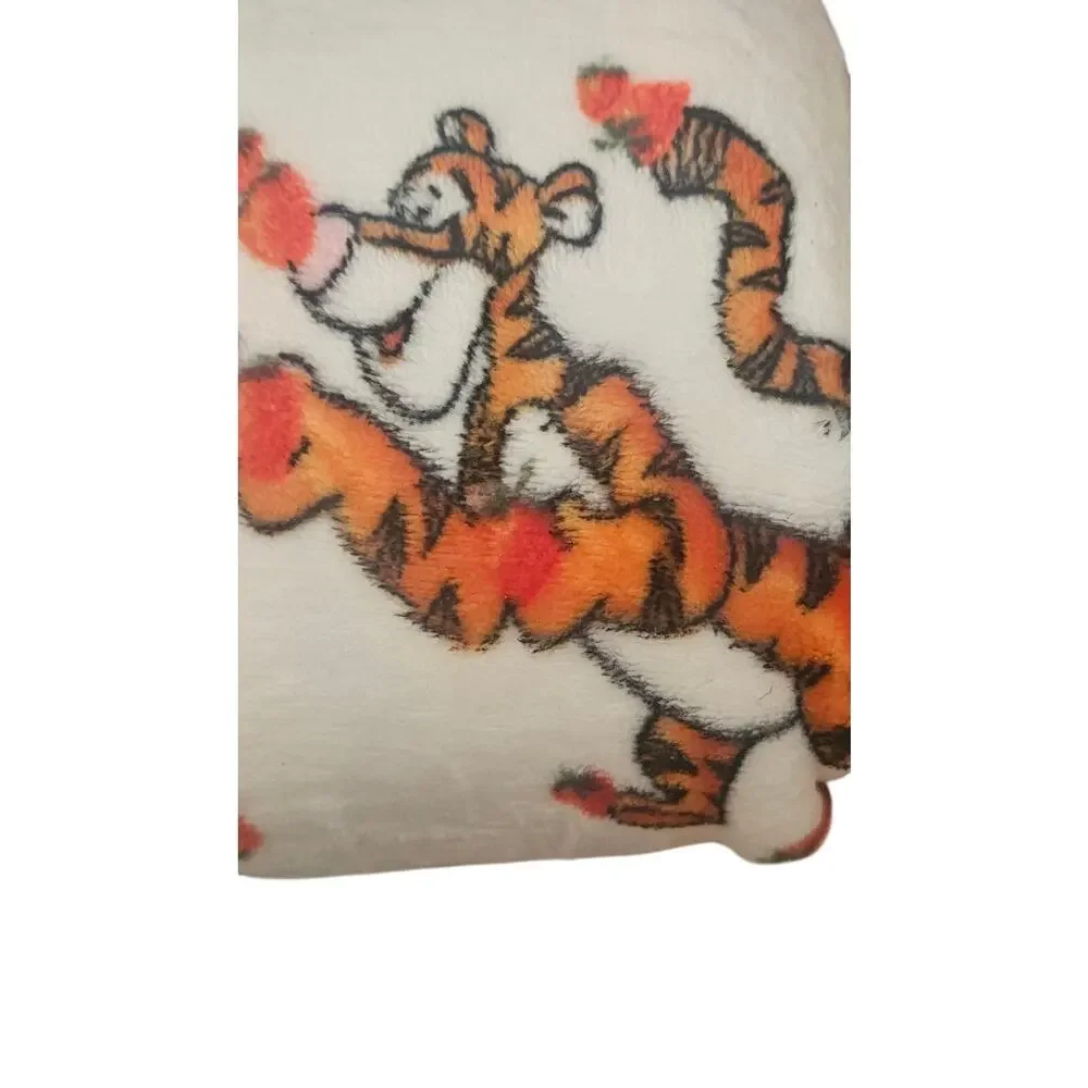Large Oversized Super Soft Plush Throw Blanket 60x72 inches NWT Winnie the Pooh